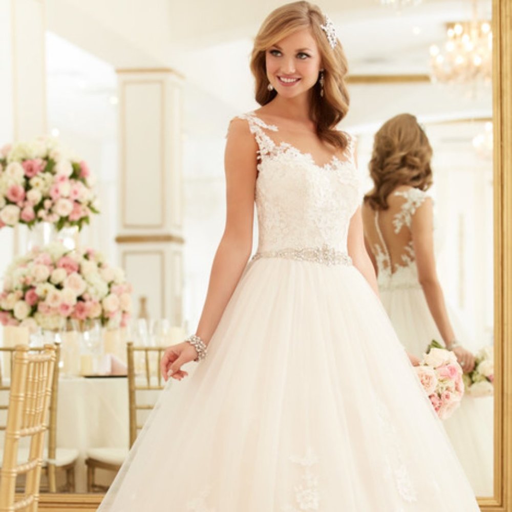 Stella York for Essense of Australia Blush Lace Ballgown Wedding Dress Size 6,